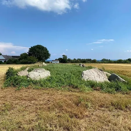 Feriehus Idyllisk Gard Med Ro, Plads Og Havudsigt