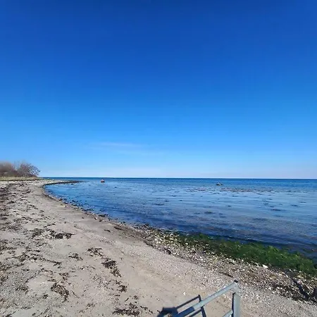 Idyllisk Gard Med Ro, Plads Og Havudsigt Feriehus