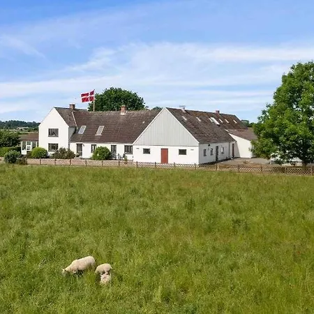 Feriehus Idyllisk Gard Med Ro, Plads Og Havudsigt *