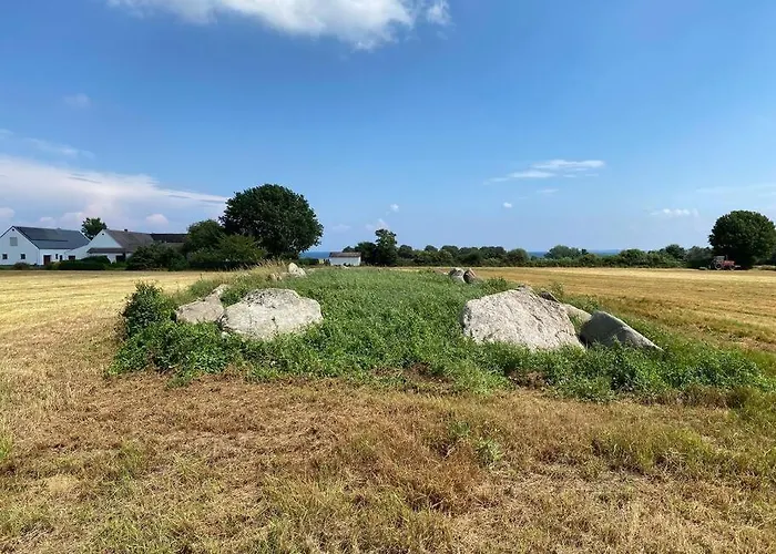 Feriehus Idyllisk Gard Med Ro, Plads Og Havudsigt