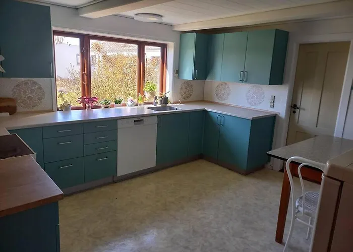 Idyllisk Gard Med Ro, Plads Og Havudsigt *