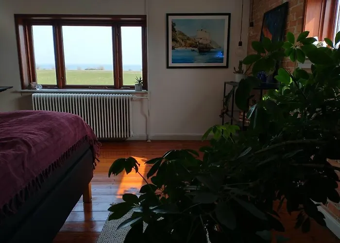 Idyllisk Gard Med Ro, Plads Og Havudsigt Hesselager